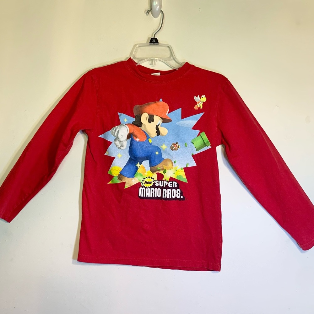 Boys large long sleeve Mario red shirt Nintendo gaming